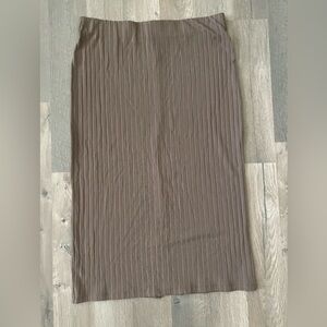 Ribbed Knit Midi Skirt - Size M